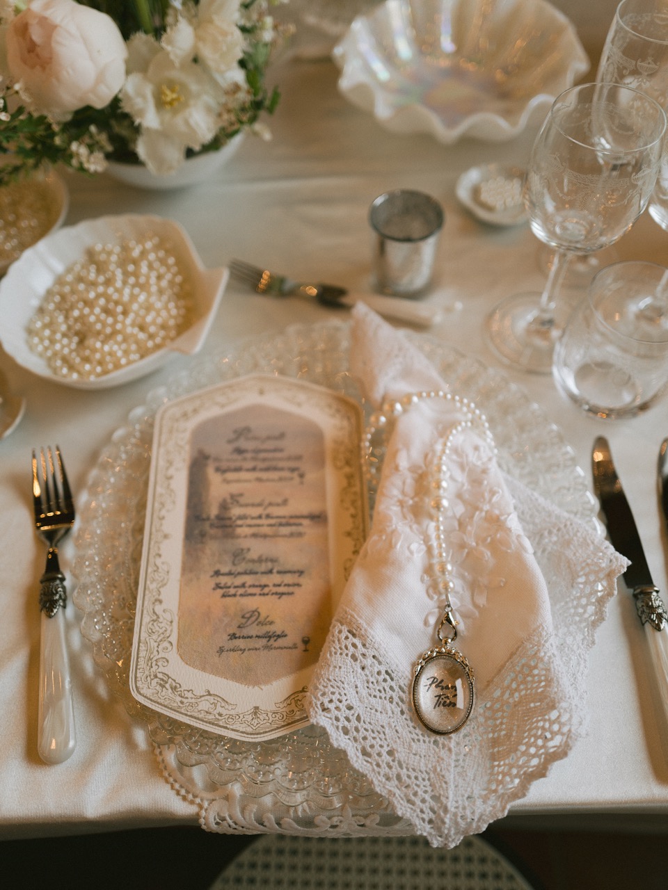 SneakpeeksV&L_251 Large